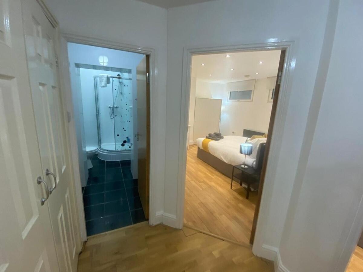 Apartment 2 Bed Large In Gayvillage Centre